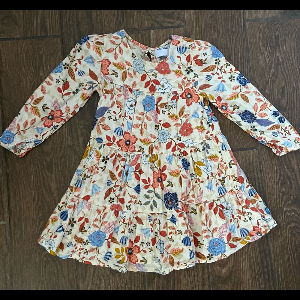 Old Navy Girls dress bundle (4)